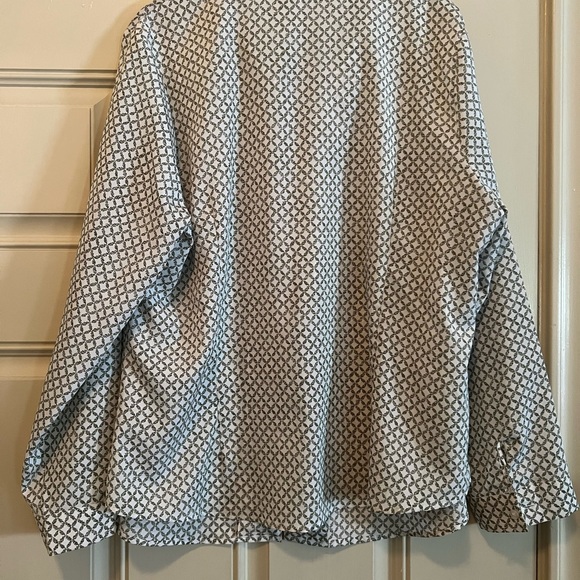 Essentials by Milano Green and White 1X blouse - Picture 3 of 4